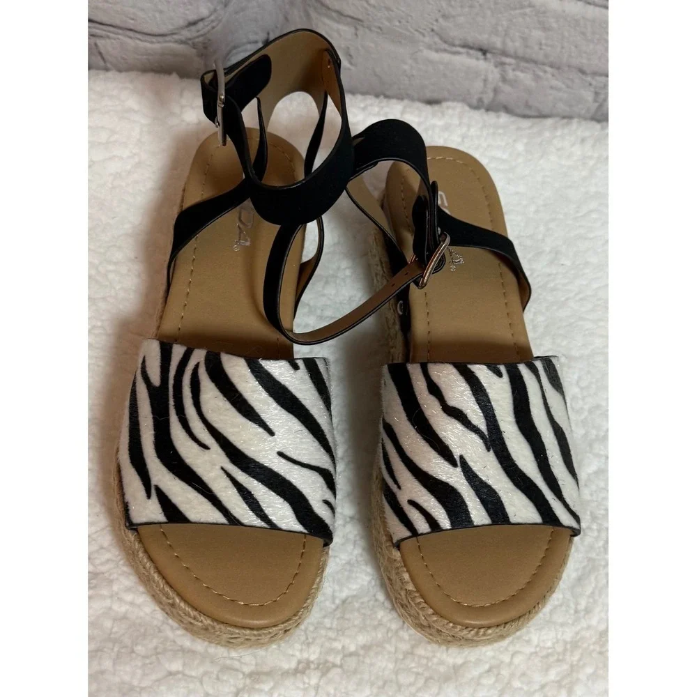 NWOT Soda Zebra Print Platform Espadrille SandalS Black White Womens 7